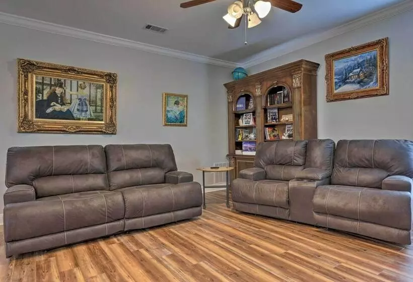Pass Christian Home: Easy Access To Beaches!