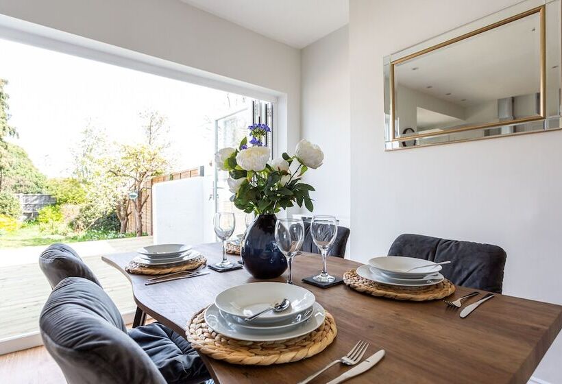 بنسيون The Carlton By Sorted Stay