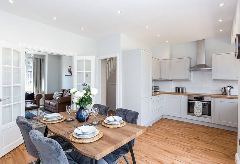 بنسيون The Carlton By Sorted Stay