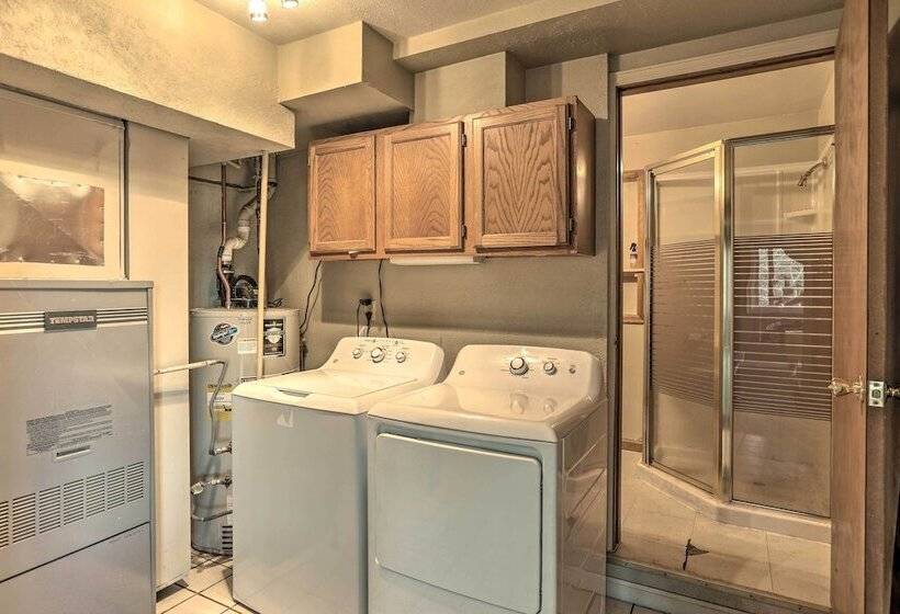 Hot Tub & Mountain Views: Conifer Cabin!