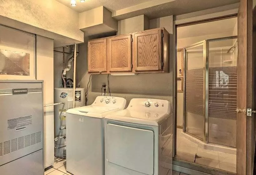 Hot Tub & Mountain Views: Conifer Cabin!