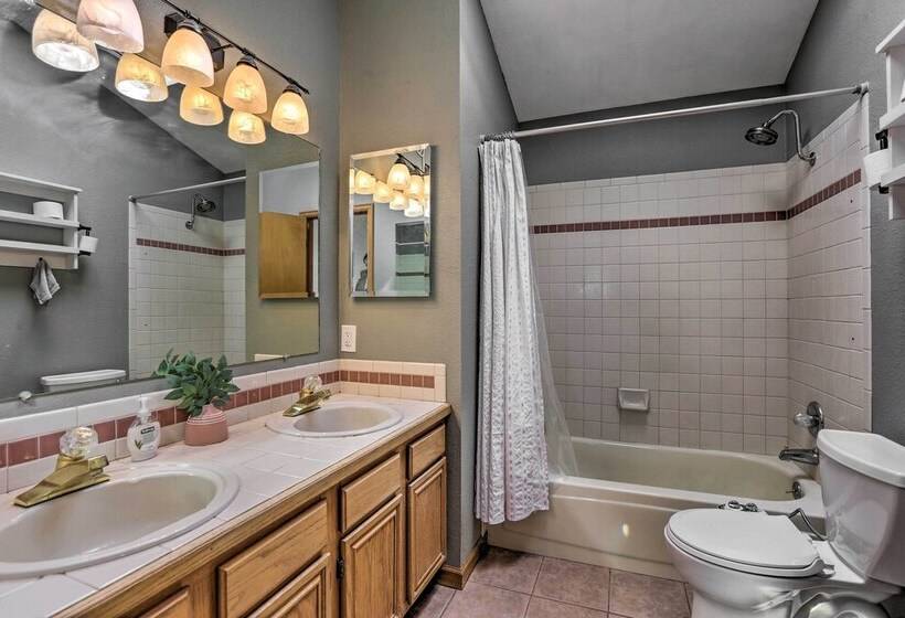 Hot Tub & Mountain Views: Conifer Cabin!