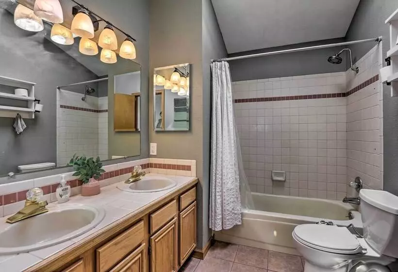 Hot Tub & Mountain Views: Conifer Cabin!