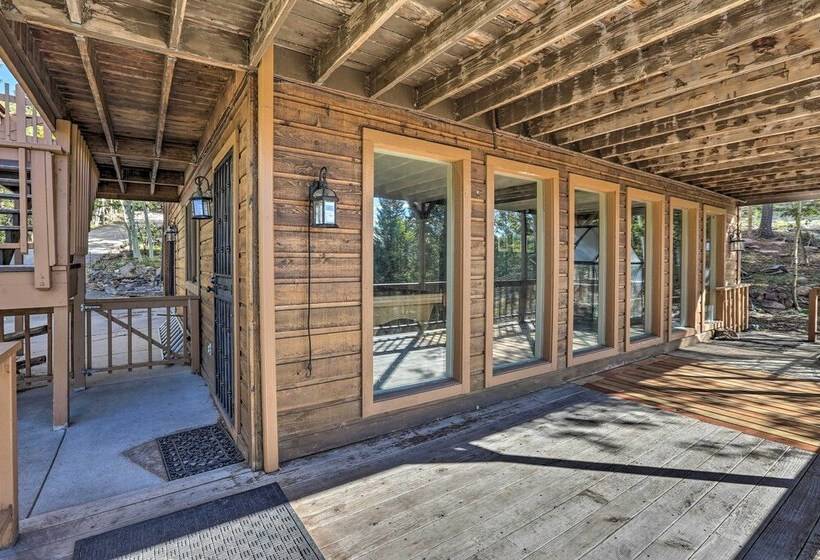 Hot Tub & Mountain Views: Conifer Cabin!