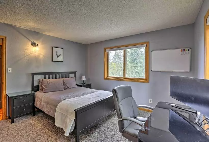 Hot Tub & Mountain Views: Conifer Cabin!