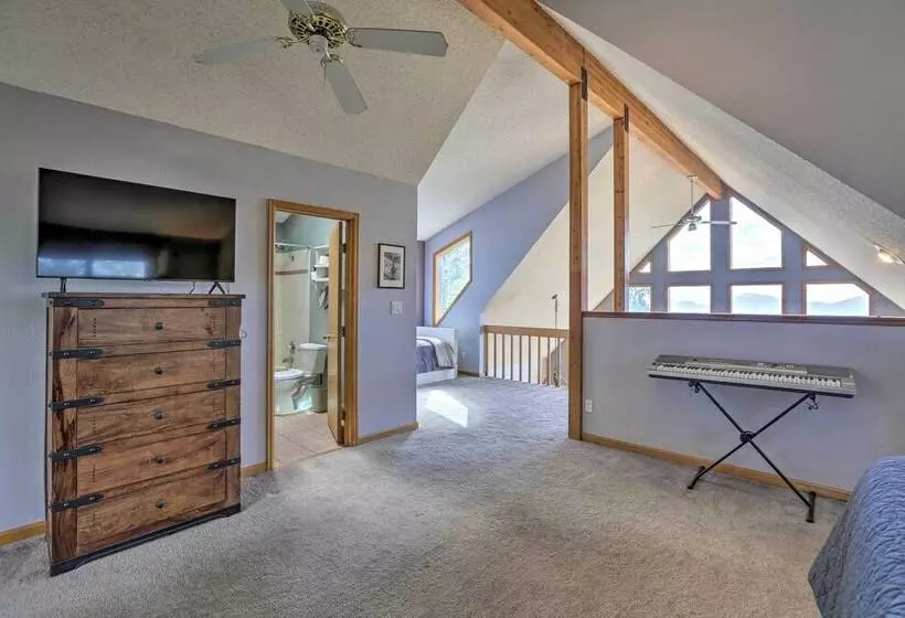 Hot Tub & Mountain Views: Conifer Cabin!