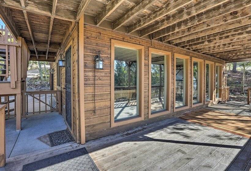 Hot Tub & Mountain Views: Conifer Cabin!