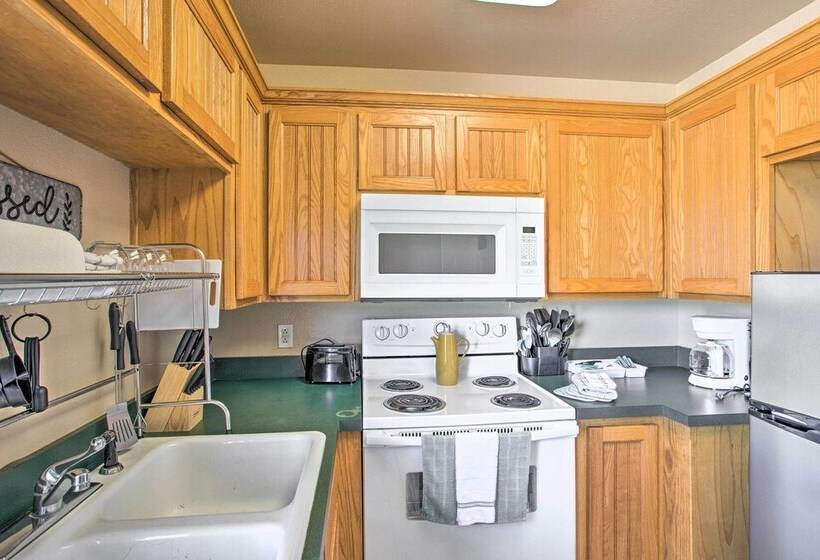 Pet Friendly Efficiency Cottage W/ Pool!