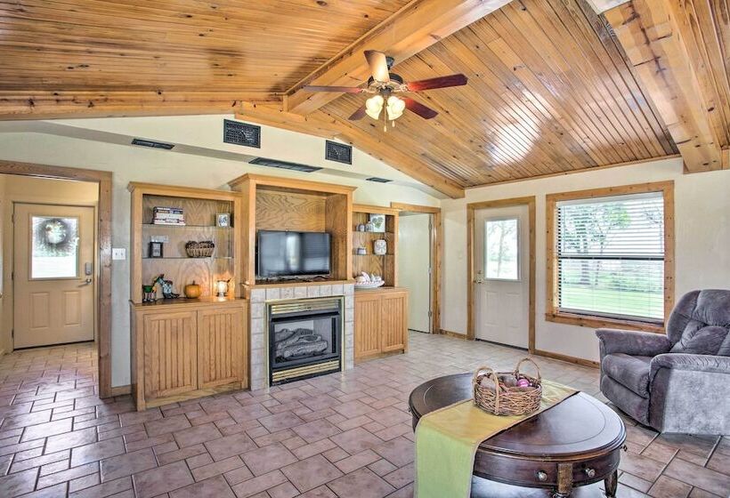 Pet Friendly Efficiency Cottage W/ Pool!