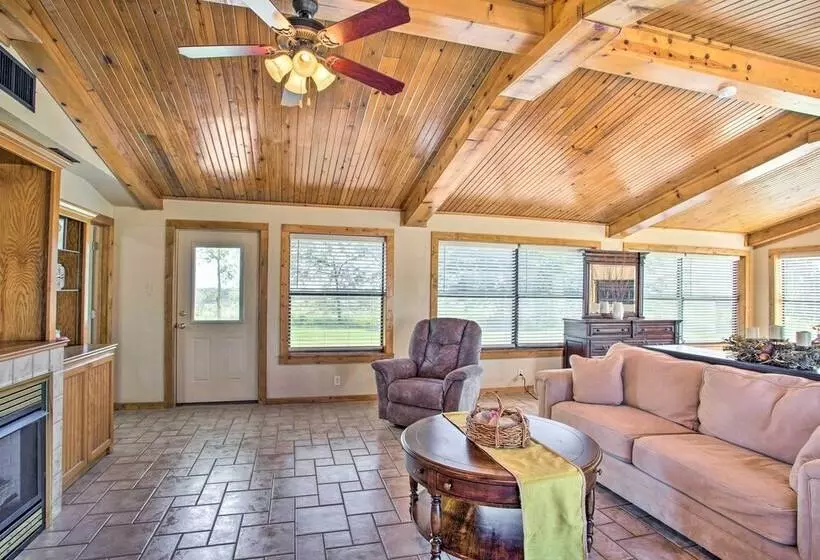 Pet Friendly Efficiency Cottage W/ Pool!