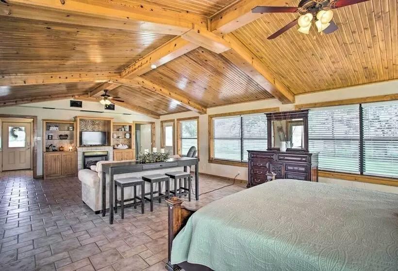 Pet Friendly Efficiency Cottage W/ Pool!