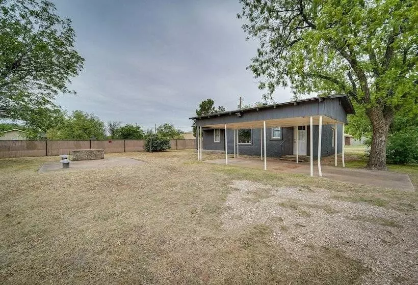 Pet Friendly North Texas Home W/ Spacious Yard!