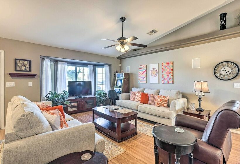 Quaint Bullhead City Home: Patio + Mtn Views!