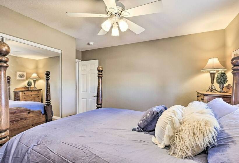 Quaint Bullhead City Home: Patio + Mtn Views!