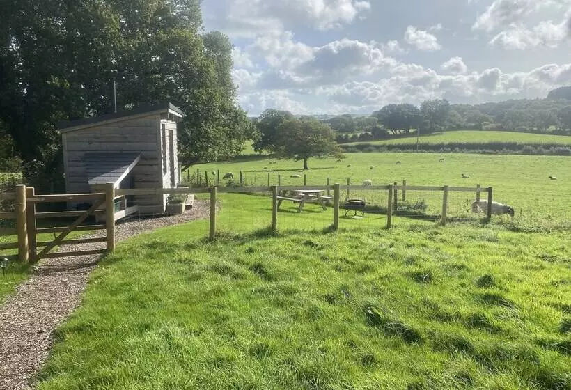 Residenssi Red Oaks Shepherds Hut