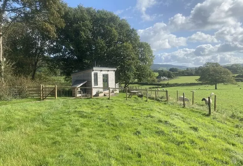 Residenssi Red Oaks Shepherds Hut