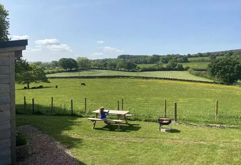 Residenssi Red Oaks Shepherds Hut