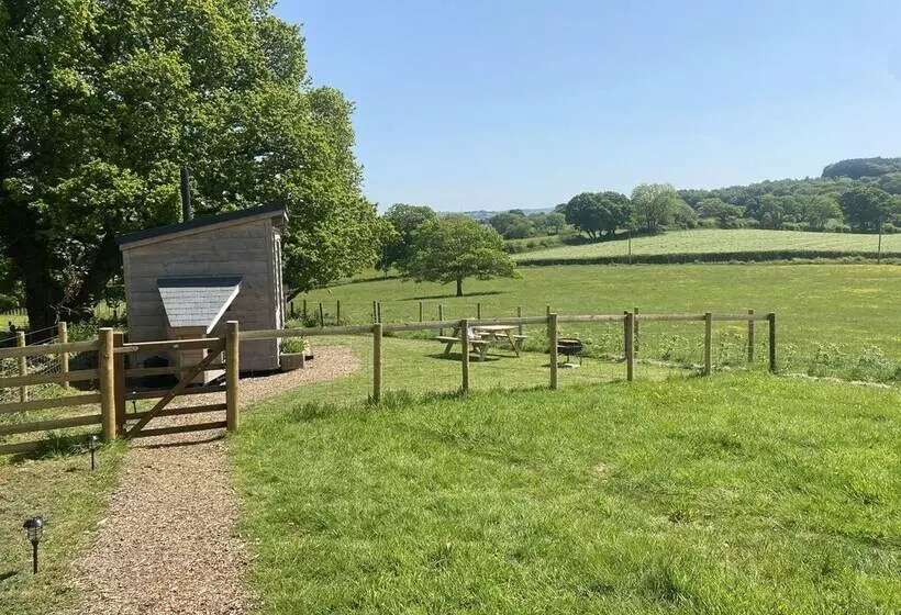 Residenssi Red Oaks Shepherds Hut