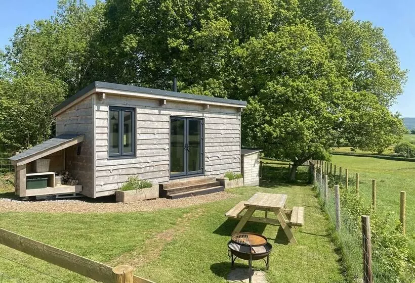 Residenssi Red Oaks Shepherds Hut