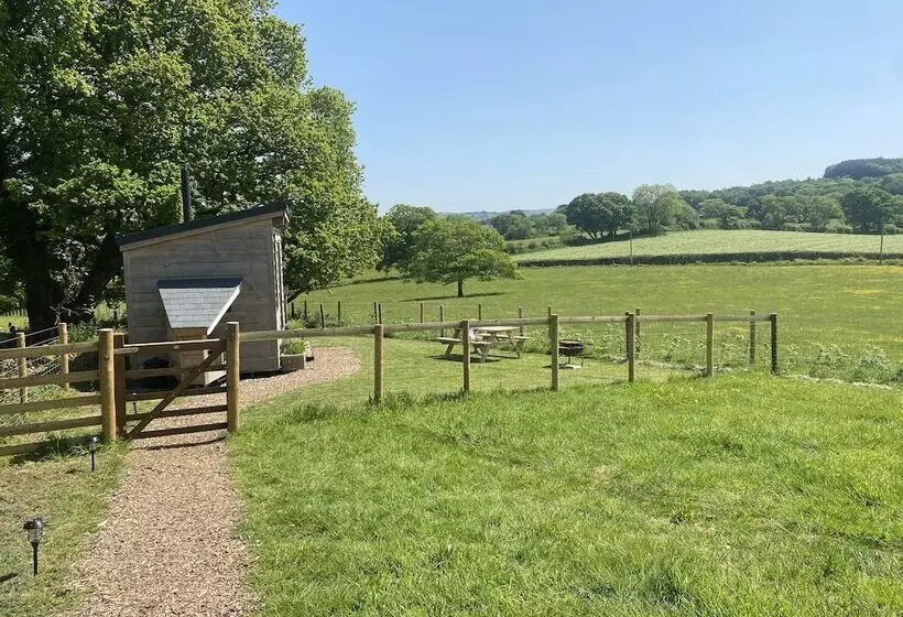 Residenssi Red Oaks Shepherds Hut