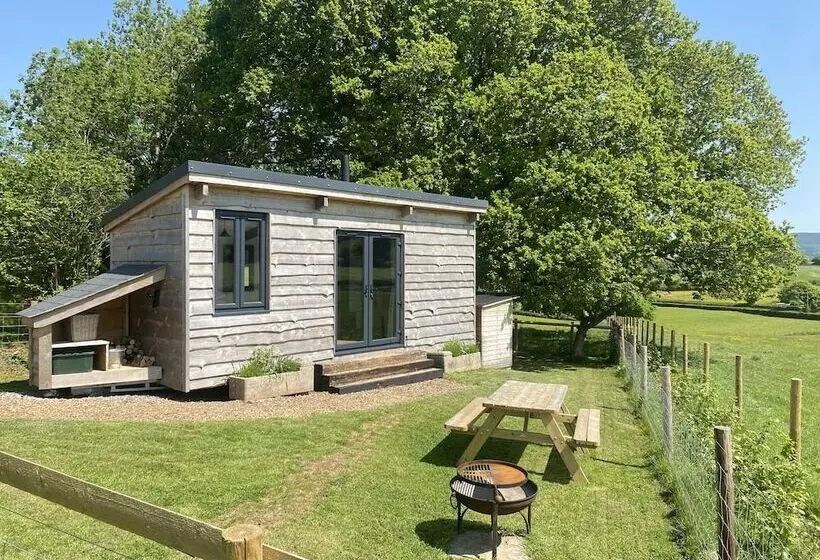 Residenssi Red Oaks Shepherds Hut