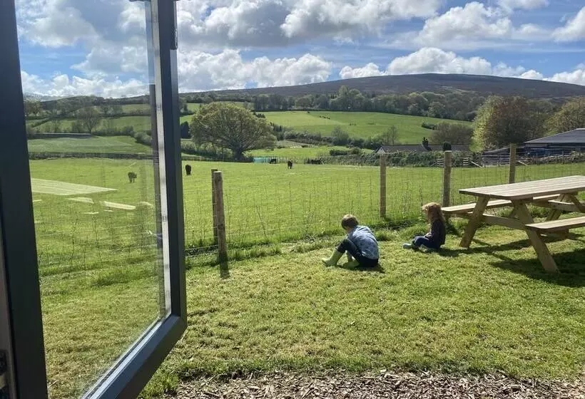Residenssi Red Oaks Shepherds Hut
