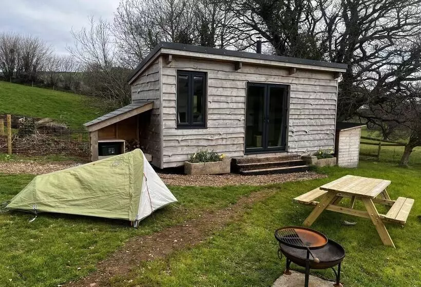 Residenssi Red Oaks Shepherds Hut