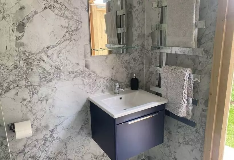 Residenssi Red Oaks Shepherds Hut