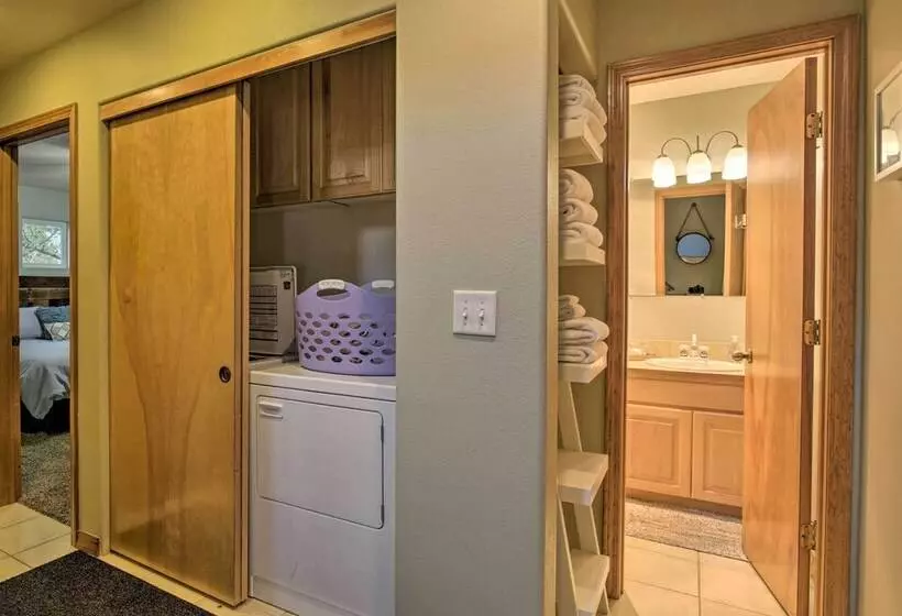 Rockaway Beach Home W/ Hot Tub: 4 Blocks To Beach!