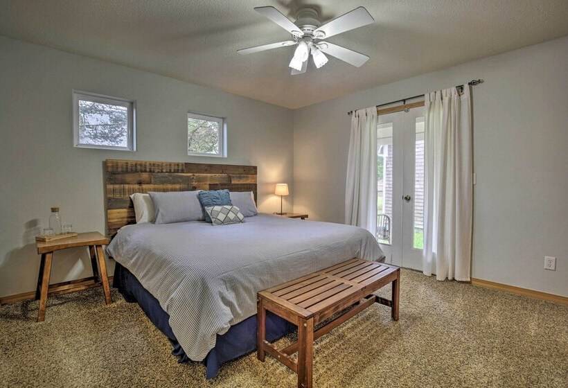 Rockaway Beach Home W/ Hot Tub: 4 Blocks To Beach!