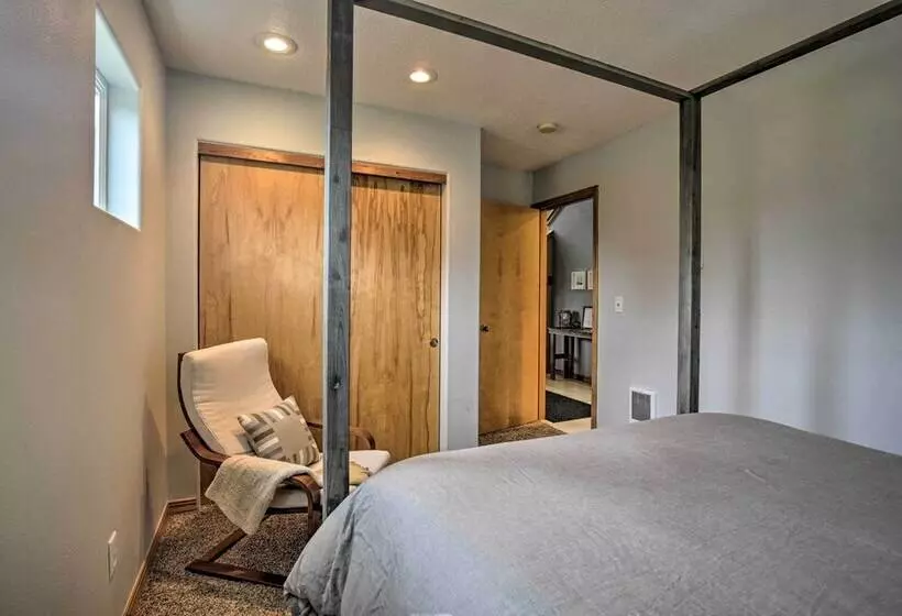 Rockaway Beach Home W/ Hot Tub: 4 Blocks To Beach!