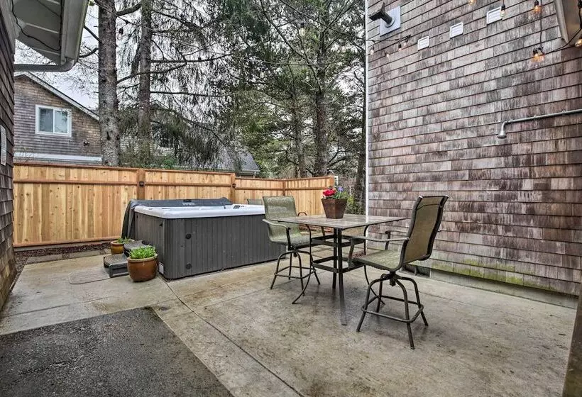 Rockaway Beach Home W/ Hot Tub: 4 Blocks To Beach!