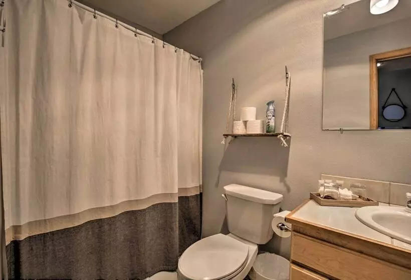 Rockaway Beach Home W/ Hot Tub: 4 Blocks To Beach!