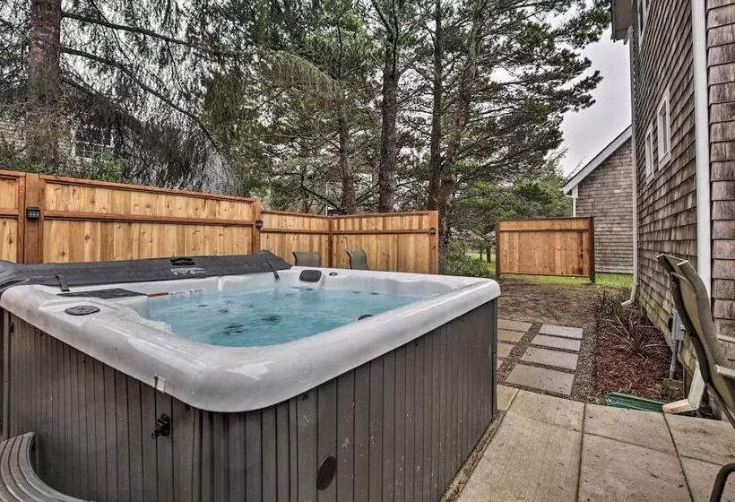 Rockaway Beach Home W/ Hot Tub: 4 Blocks To Beach!