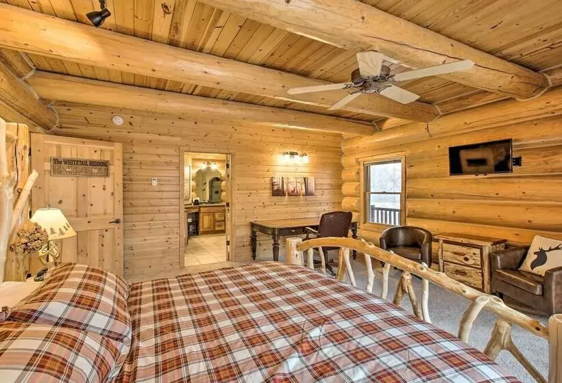 The Retreat  Secluded & Spacious Boyne City Lodge