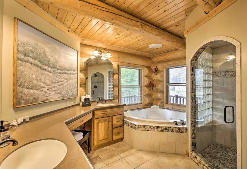 The Retreat  Secluded & Spacious Boyne City Lodge