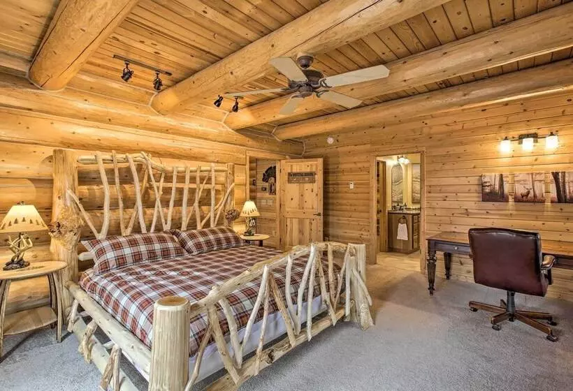 The Retreat  Secluded & Spacious Boyne City Lodge