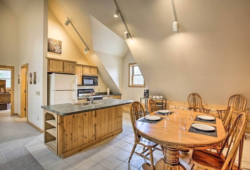 The Retreat Secluded & Spacious Boyne City Lodge