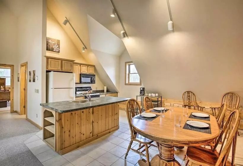 The Retreat  Secluded & Spacious Boyne City Lodge