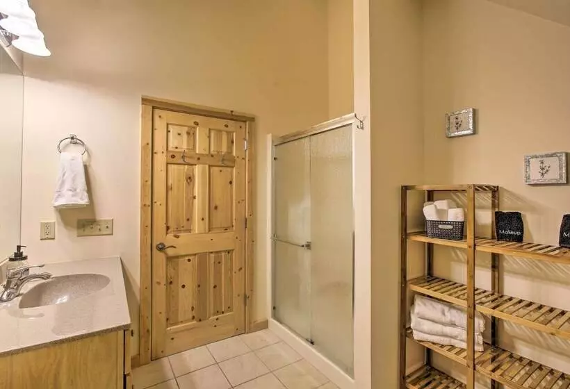 The Retreat  Secluded & Spacious Boyne City Lodge