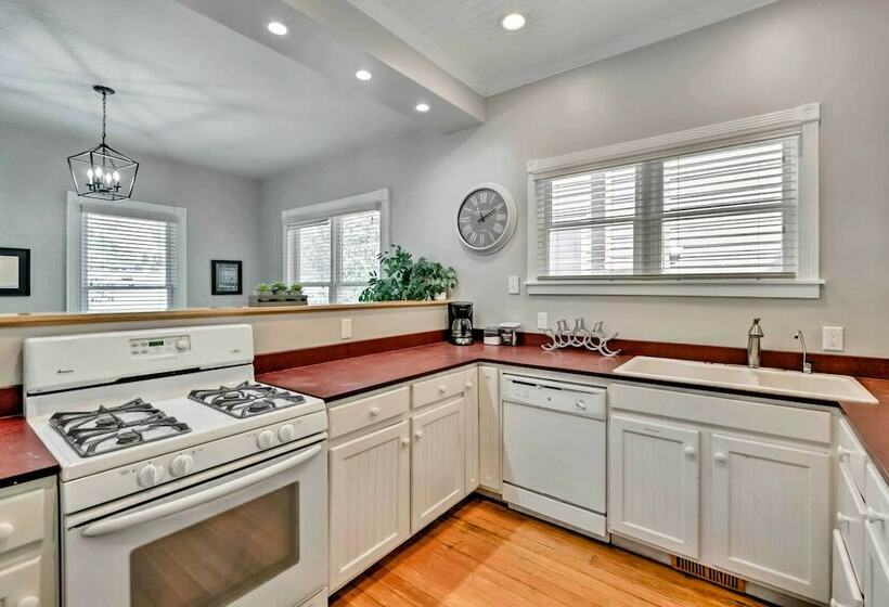 Ski Haven W/ Deck Access, Walk To Main St!