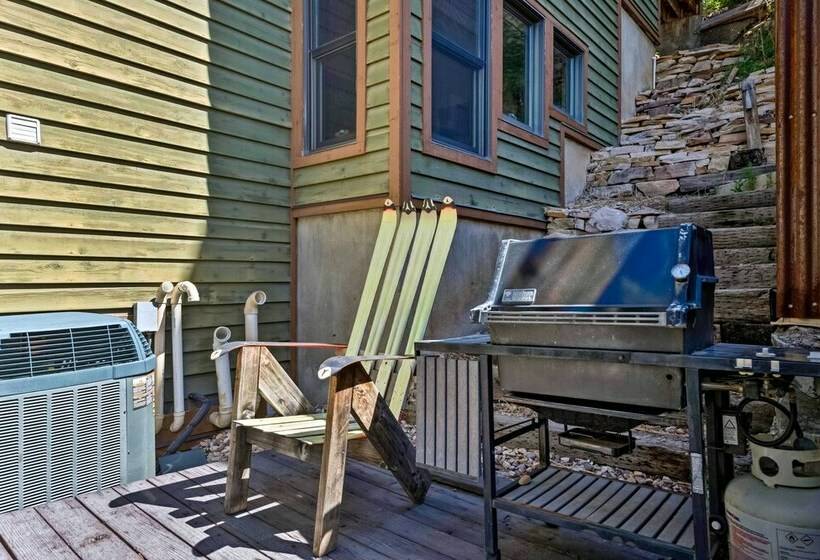Ski Haven W/ Deck Access, Walk To Main St!