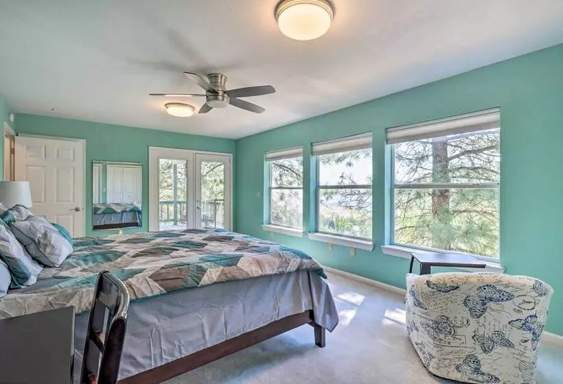 Spacious Home W/ Mtn Views & Starlink Wifi!