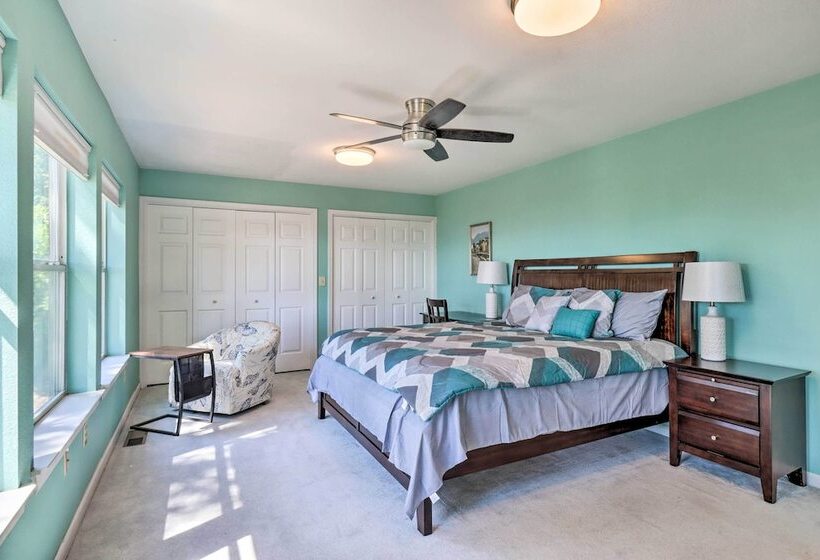 Spacious Home W/ Mtn Views & Starlink Wifi!