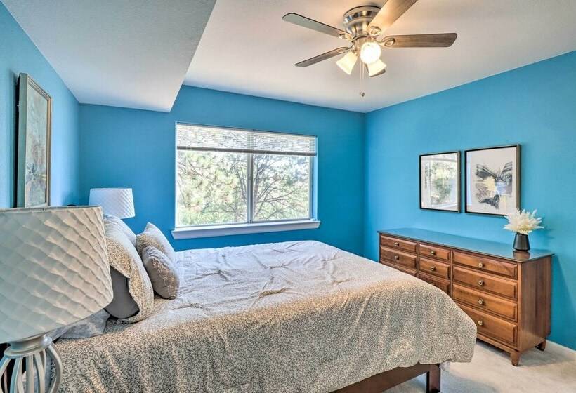 Spacious Home W/ Mtn Views & Starlink Wifi!