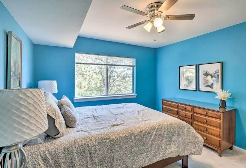 Spacious Home W/ Mtn Views & Starlink Wifi!