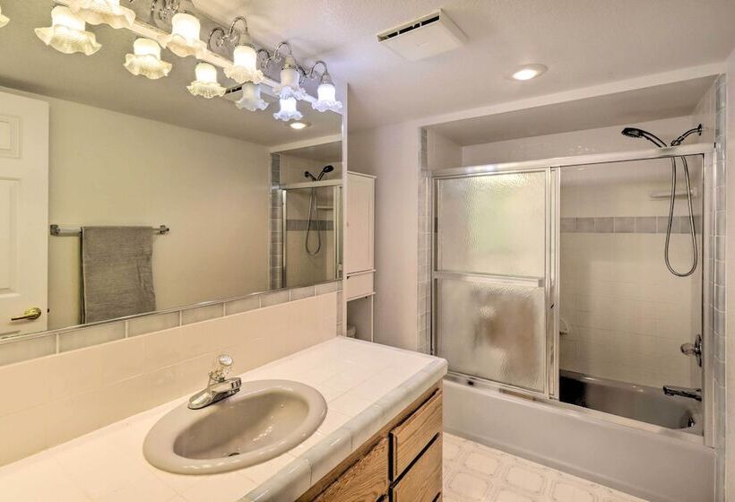 Spacious Home W/ Mtn Views & Starlink Wifi!