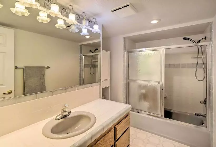 Spacious Home W/ Mtn Views & Starlink Wifi!