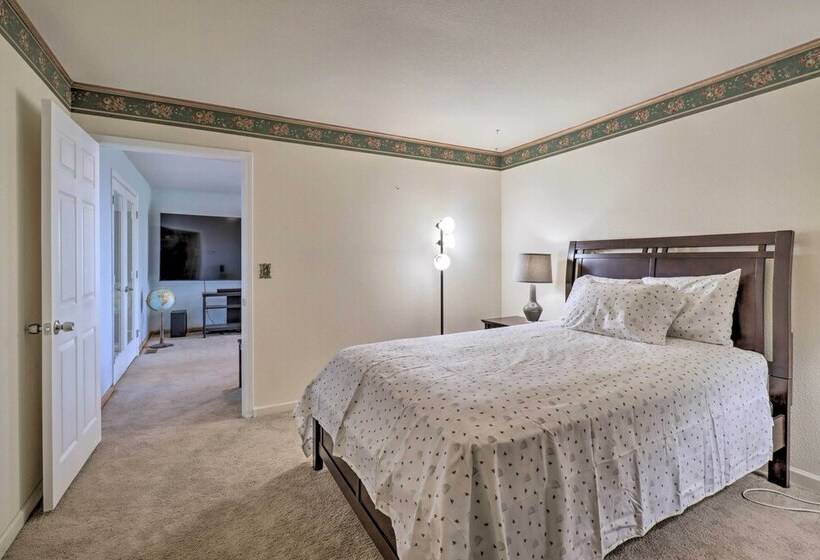 Spacious Home W/ Mtn Views & Starlink Wifi!