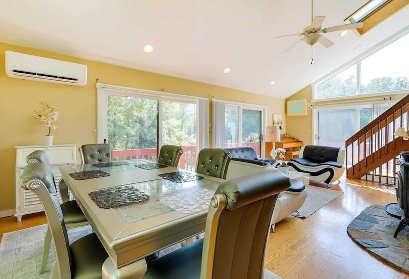 Spacious Woodbury Home W/ Pool + Hot Tub!